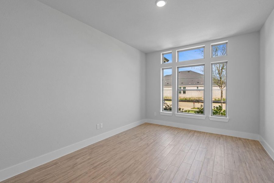 Spacious, unfurnished interior of a new home in Cross Creek West 50', Fulshear (Image 11).