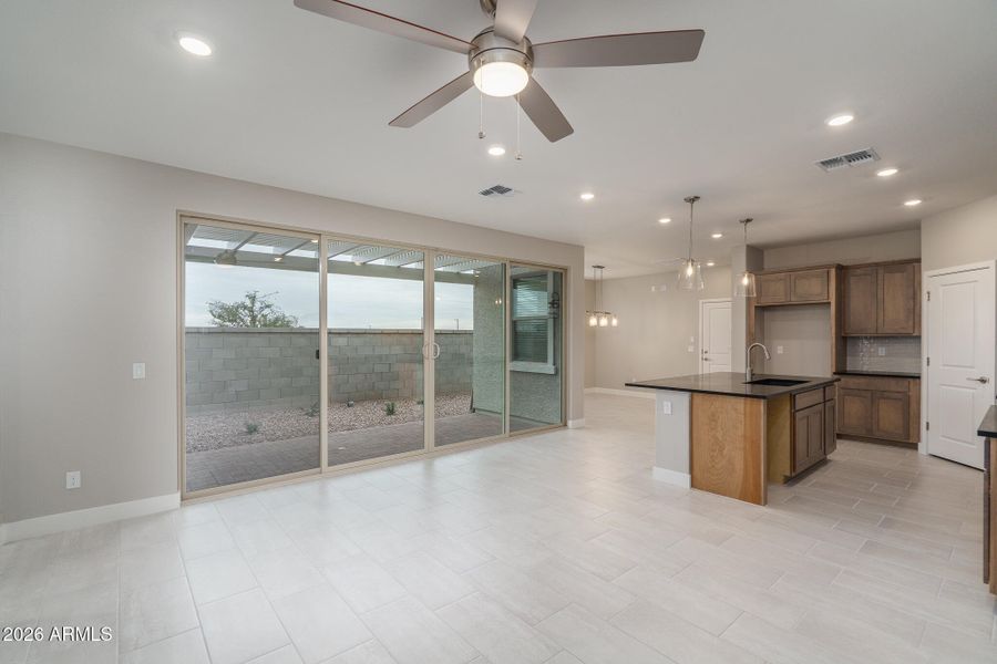 6) GREAT ROOM TO KITCHEN
