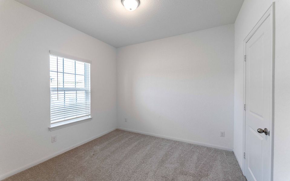 Spacious, unfurnished interior of a new home in Hunter's Ranch, San Antonio (Image 37).