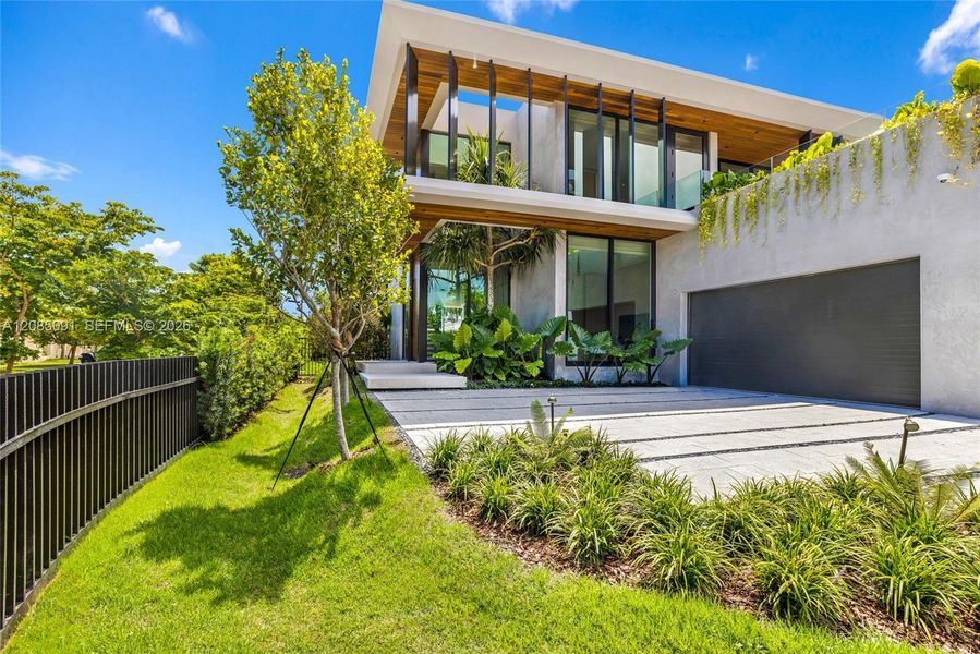 Exterior details and patio area of a home in , Miami Beach (Image 30).