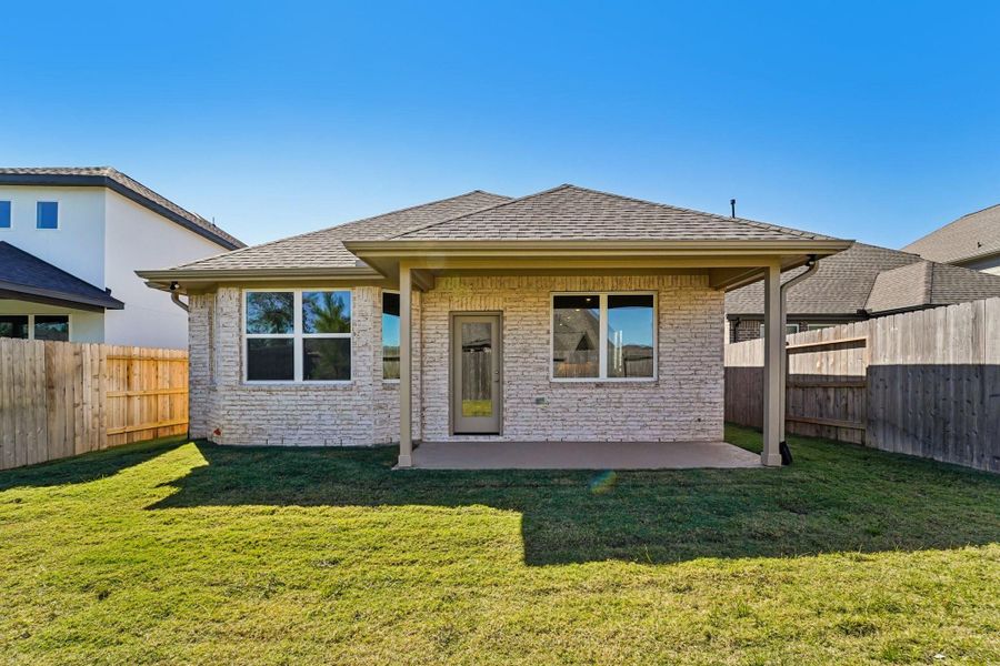 Exterior details and patio area of a home in Evergreen 40', Conroe (Image 25).