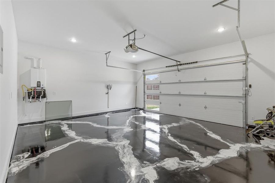 Spacious, unfurnished interior of a new home in , Dallas (Image 21).