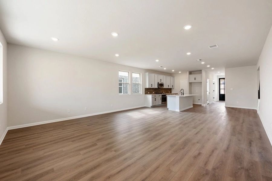 Spacious, unfurnished interior of a new home in Berry Creek Highlands, Georgetown (Image 33).