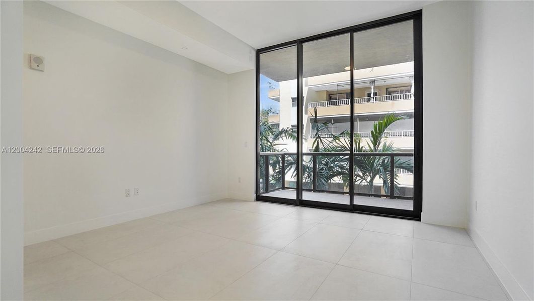 Spacious, unfurnished interior of a new home in , Miami (Image 29).