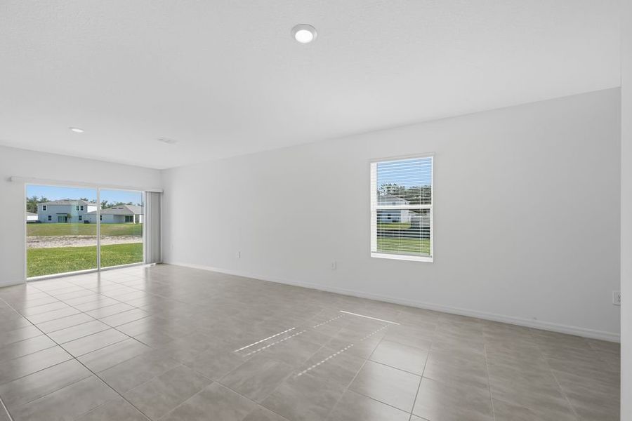 Spacious, unfurnished interior of a new home in Palm Wind, Hudson (Image 10).