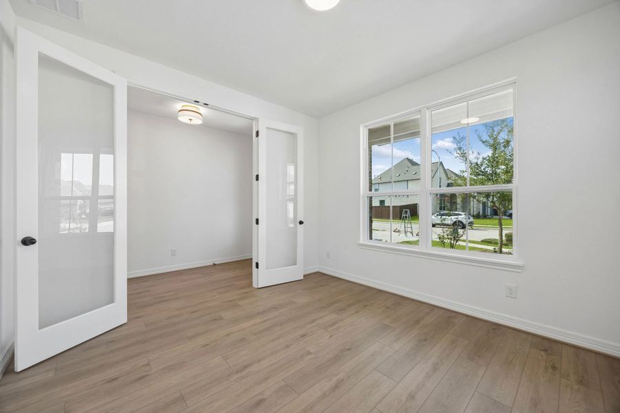 Spacious, unfurnished interior of a new home in Brookewater, Rosenberg (Image 16).