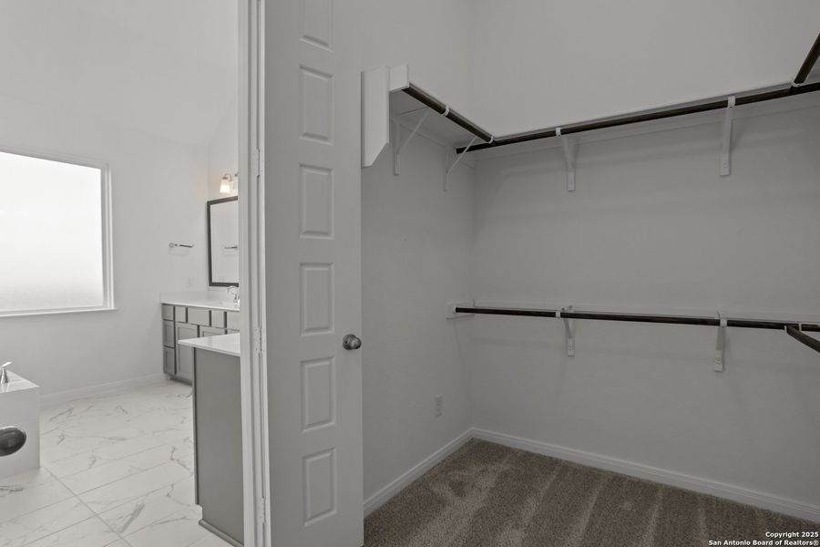 Spacious, unfurnished interior of a new home in Homestead 75', Schertz (Image 15).