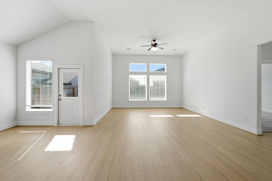 Spacious, unfurnished interior of a new home in Pecan Estates, Crosby (Image 17).