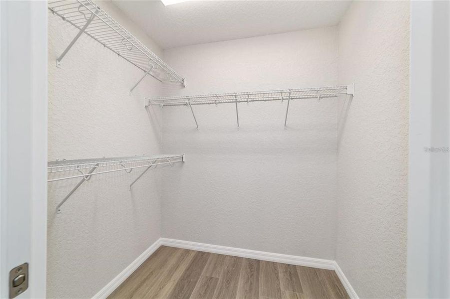 Spacious, unfurnished interior of a new home in , Dunnellon (Image 31).