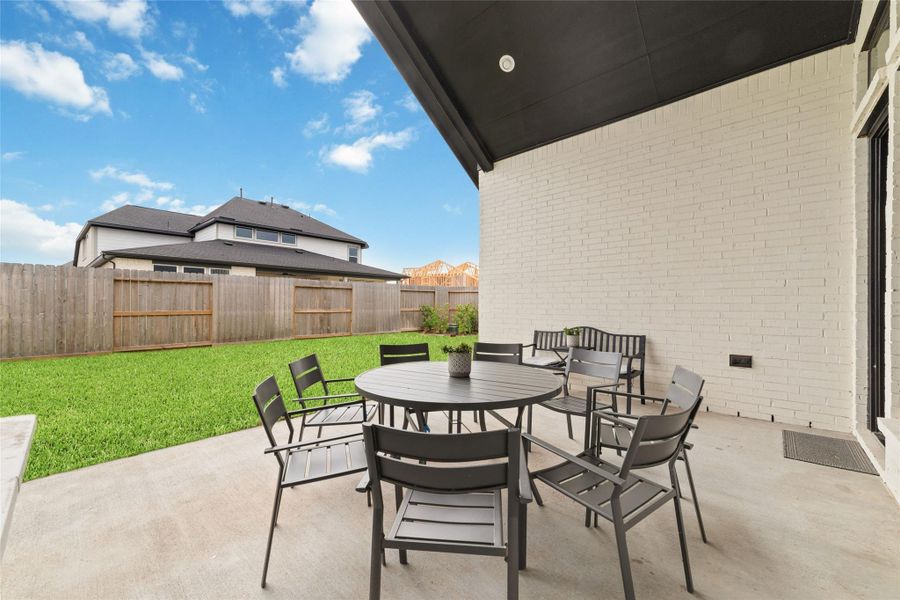 Exterior details and patio area of a home in Cross Creek Ranch, Fulshear (Image 4).