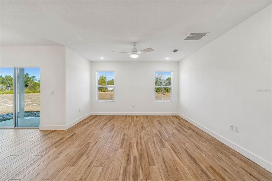 Spacious, unfurnished interior of a new home in Aspire at Glen Aire, Ocala (Image 29).