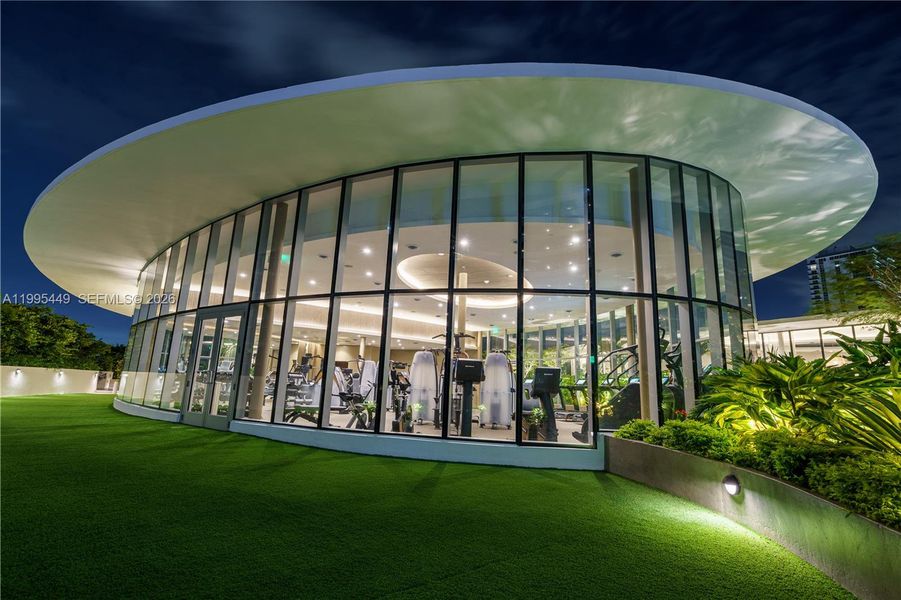 Condo located in Miami, FL showcasing its design and architecture (Image 4).