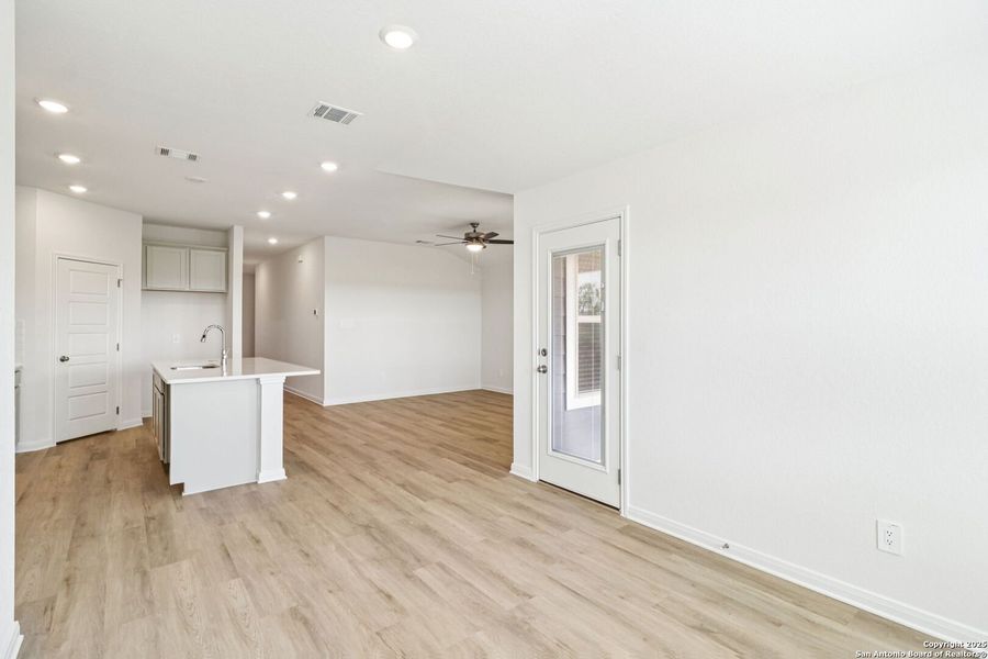Spacious, unfurnished interior of a new home in Catalina, Converse (Image 42).