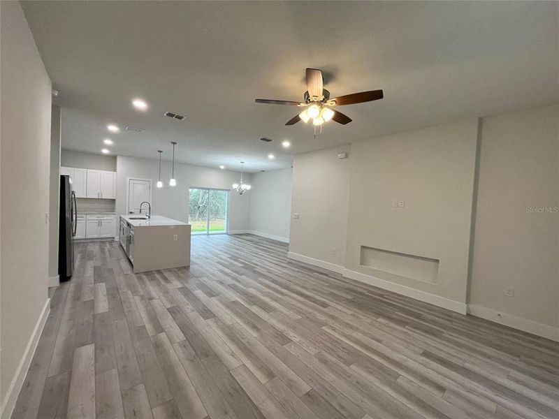 Spacious, unfurnished interior of a new home in , Citrus Springs (Image 10).