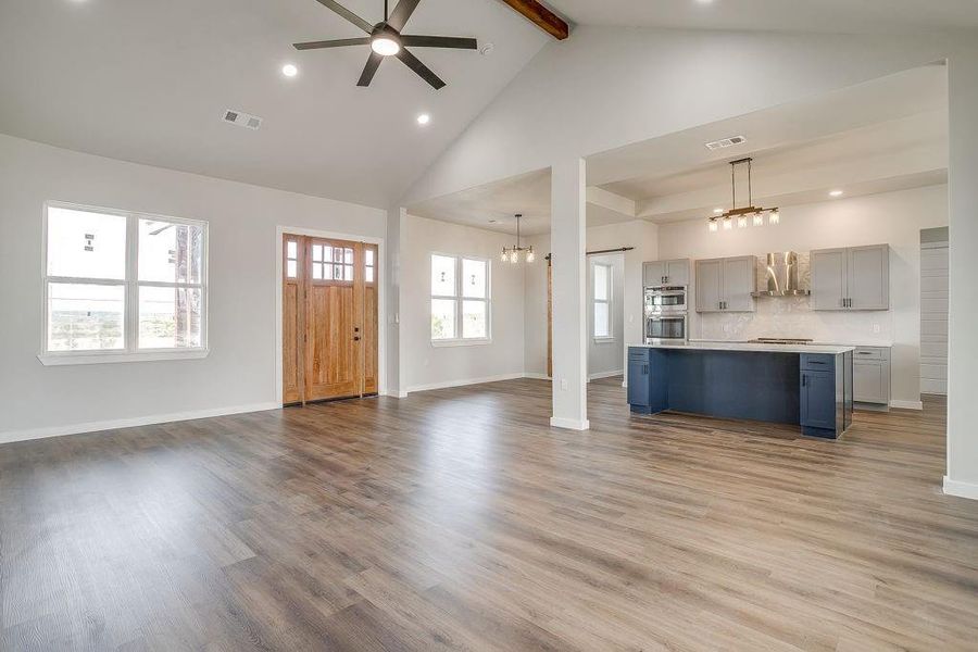 Spacious, unfurnished interior of a new home in , Glen Rose (Image 17).