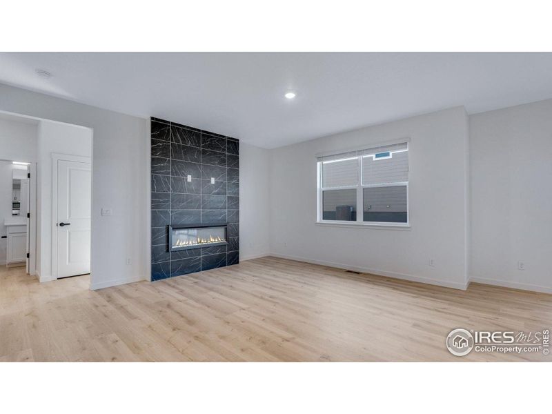 Spacious, unfurnished interior of a new home in Lakeside Canyon, Mead (Image 17).