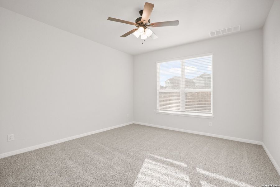 Spacious, unfurnished interior of a new home in Cinco Lakes, San Antonio (Image 19).