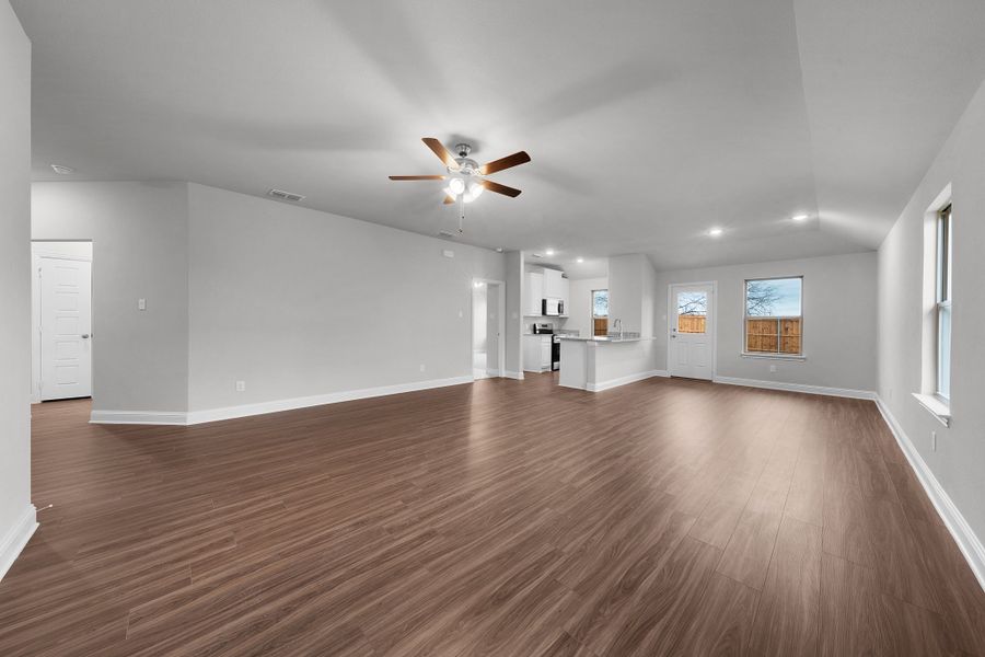 Spacious, unfurnished interior of a new home in Stonecreek, Sulphur Springs (Image 20).