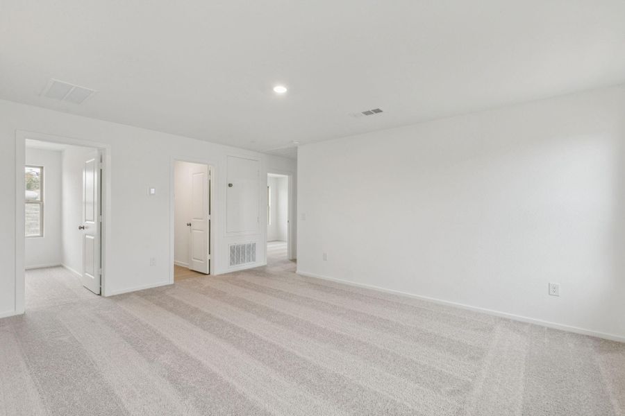 Spacious, unfurnished interior of a new home in Mavera, Conroe (Image 18).