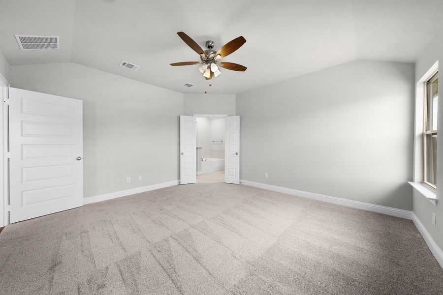Spacious, unfurnished interior of a new home in Fox Landing, Caddo Mills (Image 17).