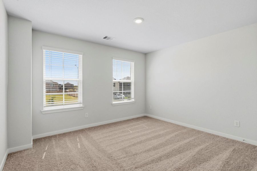 Spacious, unfurnished interior of a new home in Sunterra Lakes, Brookshire (Image 14).
