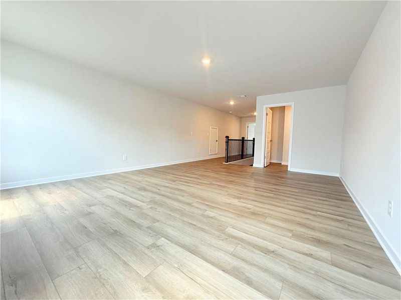 Spacious, unfurnished interior of a new home in Ponderosa Farms Reserve, Gainesville (Image 31).