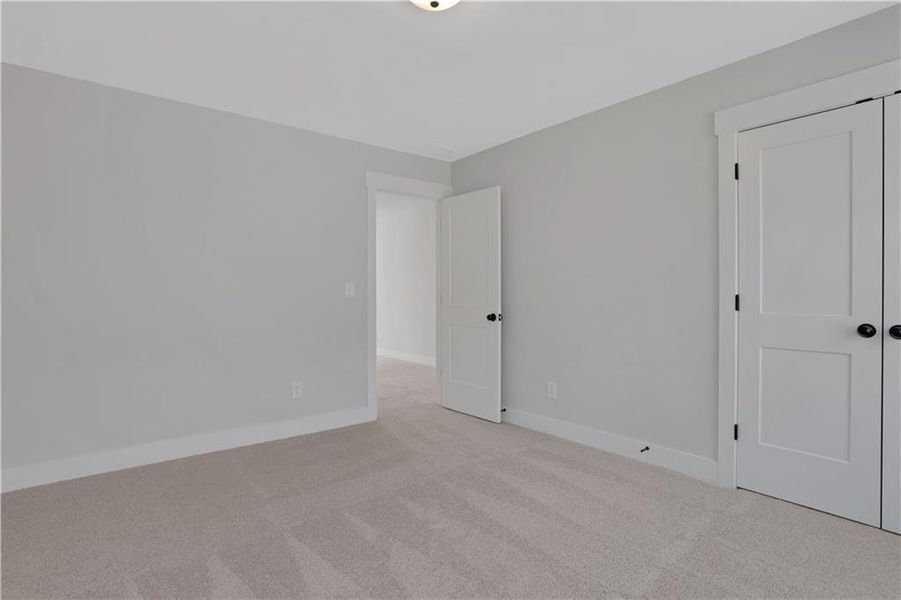 Spacious, unfurnished interior of a new home in Cambridge, Flowery Branch (Image 39).