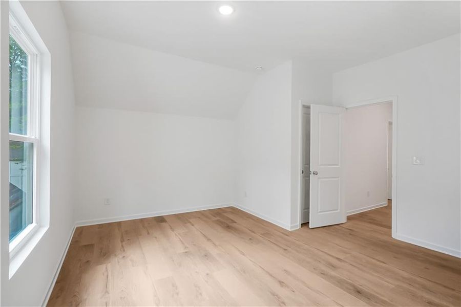 Spacious, unfurnished interior of a new home in , Scottdale (Image 13).