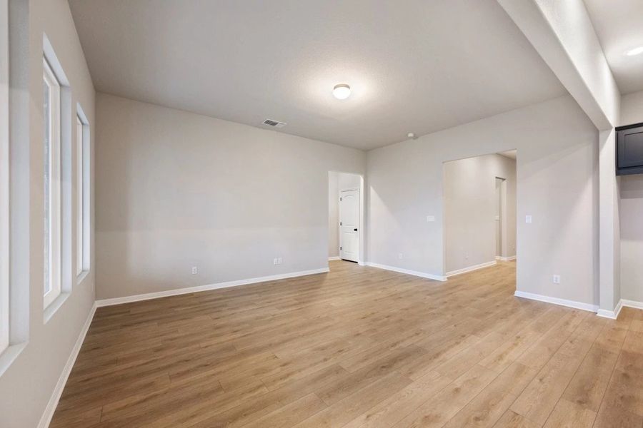 Spacious, unfurnished interior of a new home in Berry Creek Highlands, Georgetown (Image 34).