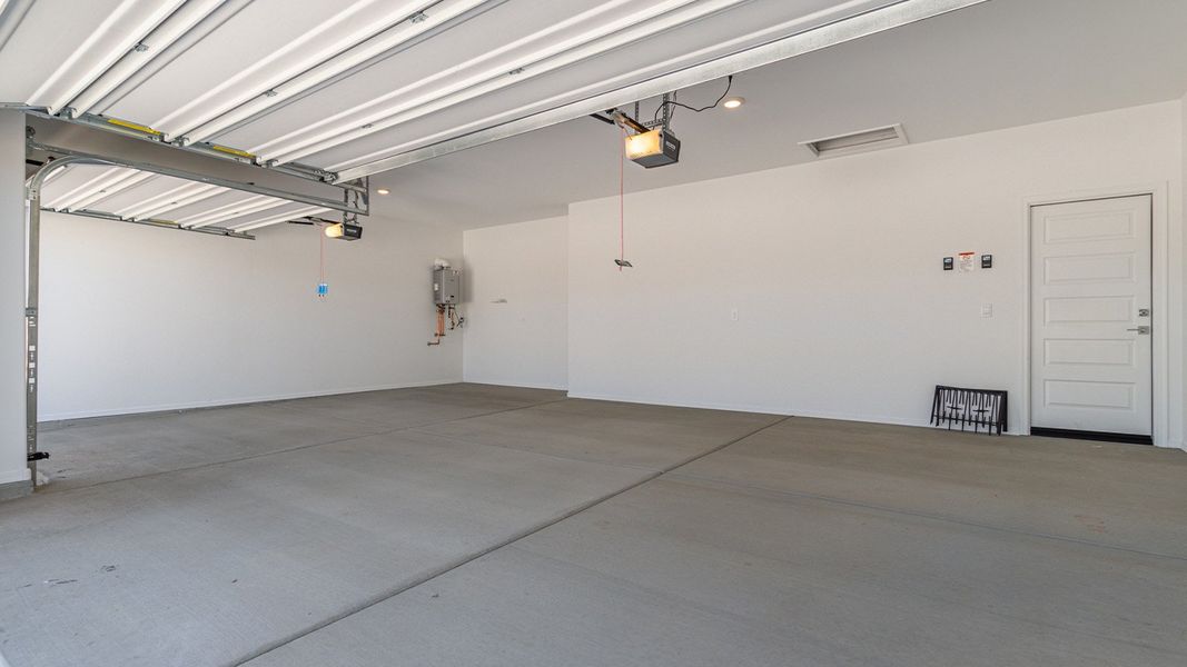 Representative unfurnished interior of a home built from the Elgin by D.R. Horton in Sycamore Vista, Vail (Image 26). Representative unfurnished interior of a home built from the Elgin by D.R. Horton in Sycamore Vista, Vail (Image 26).