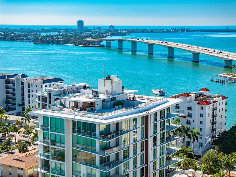Condo located in Sarasota, FL showcasing its design and architecture (Image 35).