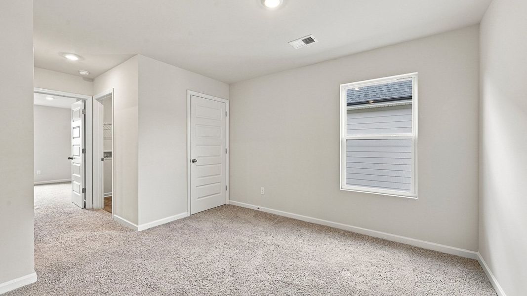 Spacious, unfurnished interior of a new home in Shoal Creek, Hampton (Image 24).