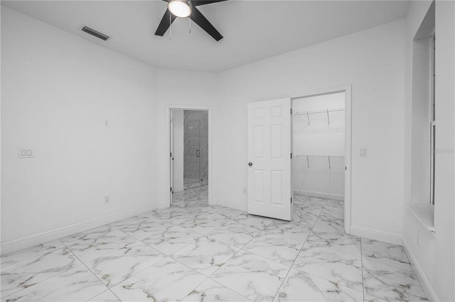 Spacious, unfurnished interior of a new home in , Tampa (Image 27).
