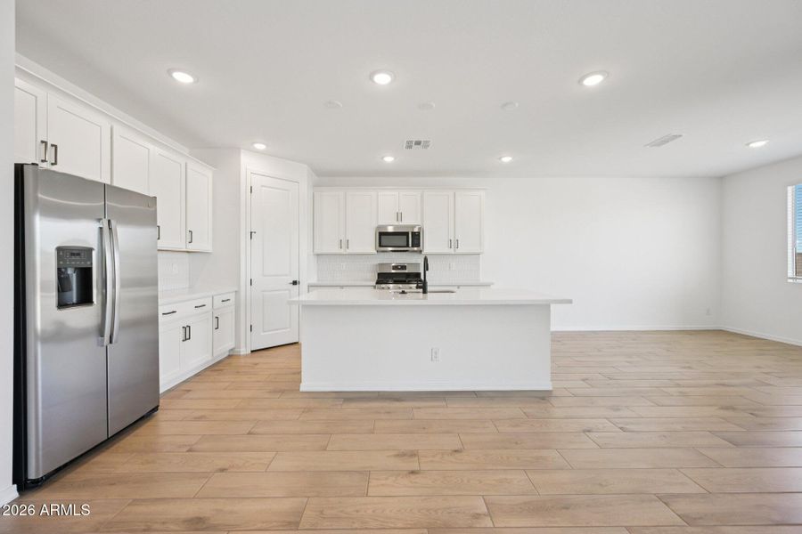 9-web-or-mls-77th Dr-S1403-009