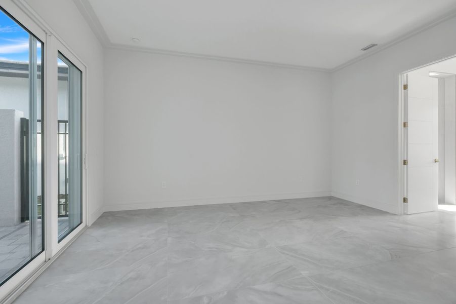 Representative unfurnished interior of a home built from the Courtyard 50 by ABD Development in Hampton Green at Providence, Davenport (Image 22).