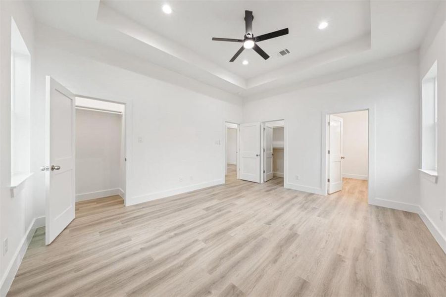 Spacious, unfurnished interior of a new home in , Galveston (Image 31).
