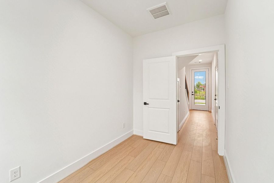 Spacious, unfurnished interior of a new home in , Houston (Image 43).