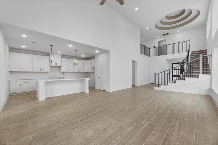 Representative image. Features, specifications, selections and colors may vary. Representative image. Features, specifications, selections and colors may vary.