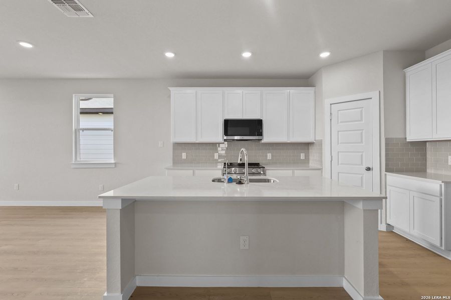 Furnished interior view inside a new home in Hiddenbrooke, Seguin (Image 10).