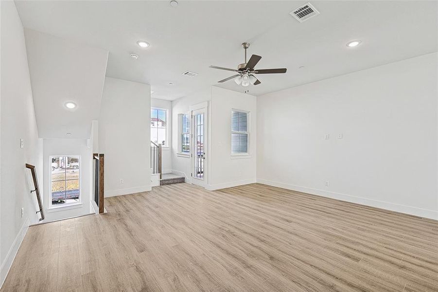 Spacious, unfurnished interior of a new home in Collin Creek, Plano (Image 26).