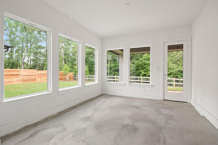 Spacious, unfurnished interior of a new home in Two Step Farm, Montgomery (Image 13).