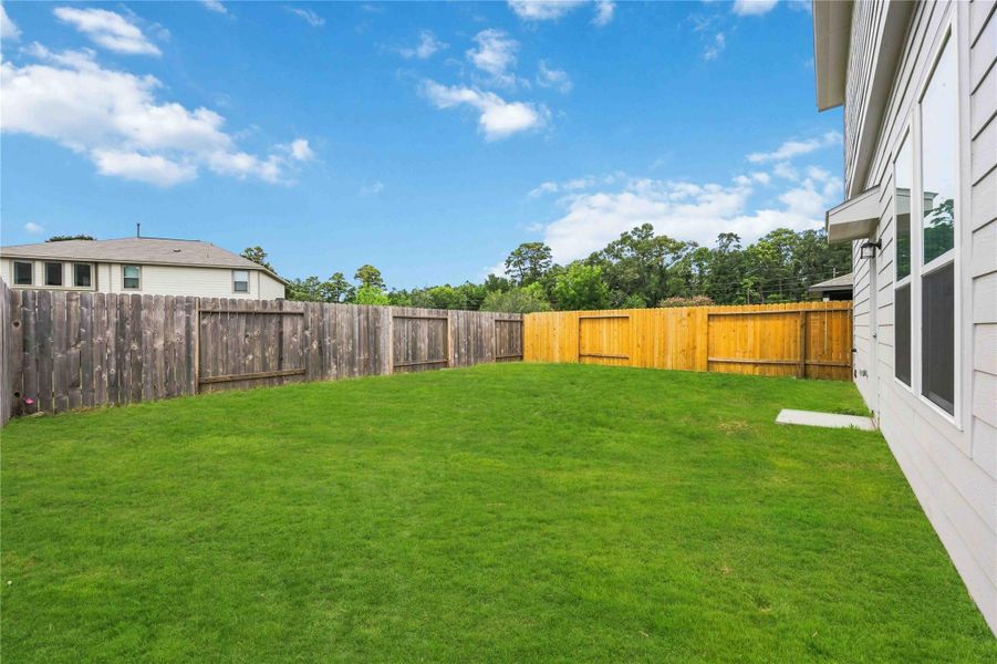 Exterior details and patio area of a home in , New Caney (Image 4).