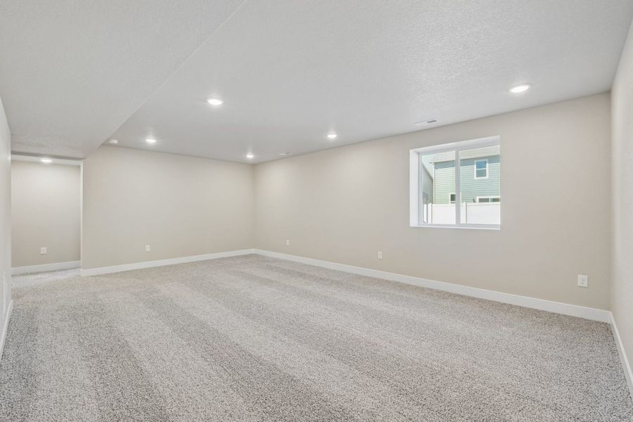 Spacious, unfurnished interior of a new home in Aspen Ranch, Fountain (Image 54).