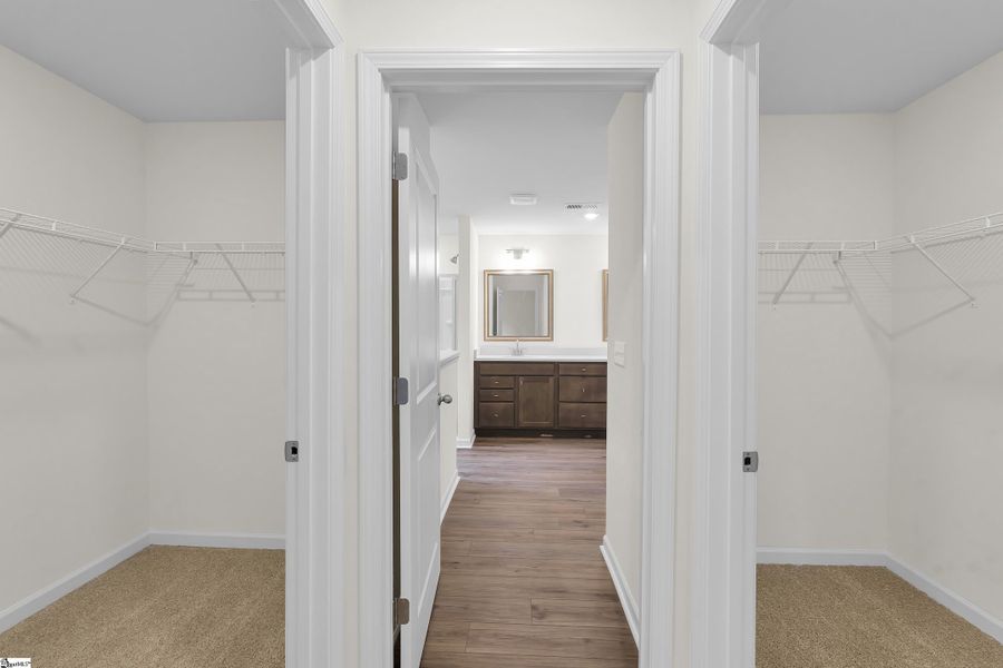 Spacious, unfurnished interior of a new home in Lynbrook, Boiling Springs (Image 28).