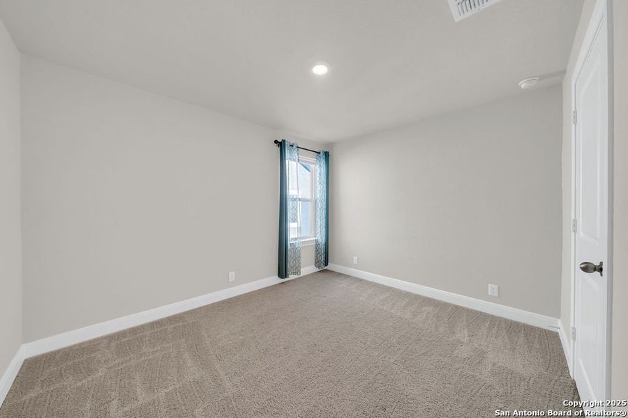 Spacious, unfurnished interior of a new home in Stillwater Ranch, San Antonio (Image 15). Spacious, unfurnished interior of a new home in Stillwater Ranch, San Antonio (Image 15).