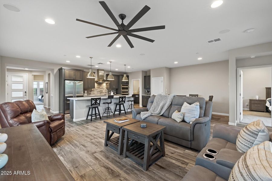 17) GREAT ROOM 17) GREAT ROOM