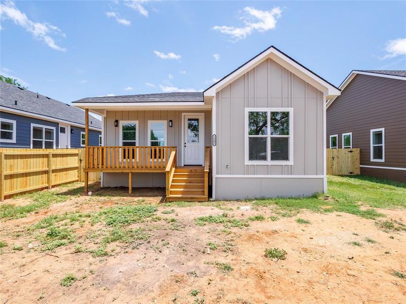 Exterior details and patio area of a home in , Brownwood (Image 14).