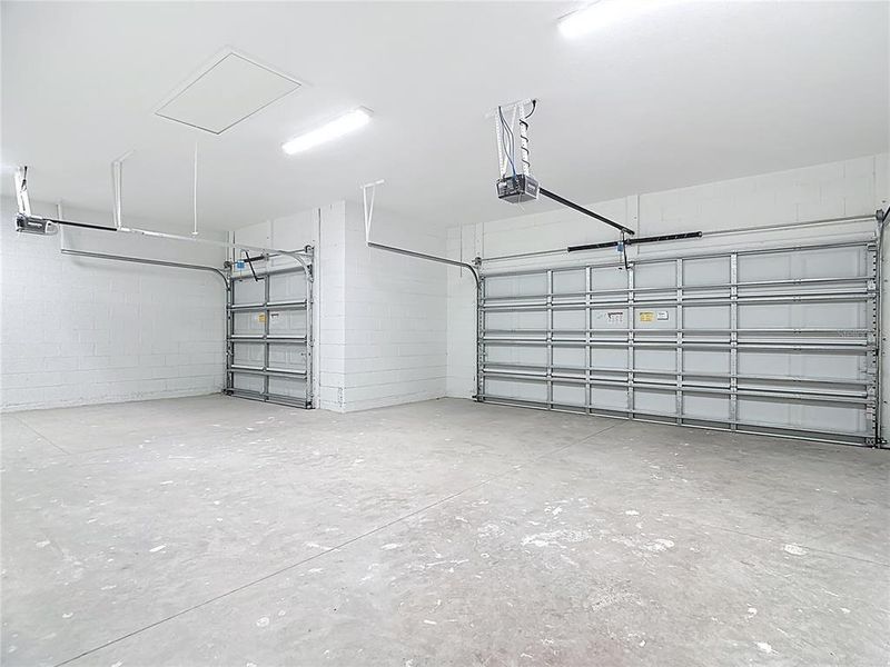3-Car Garage 3-Car Garage