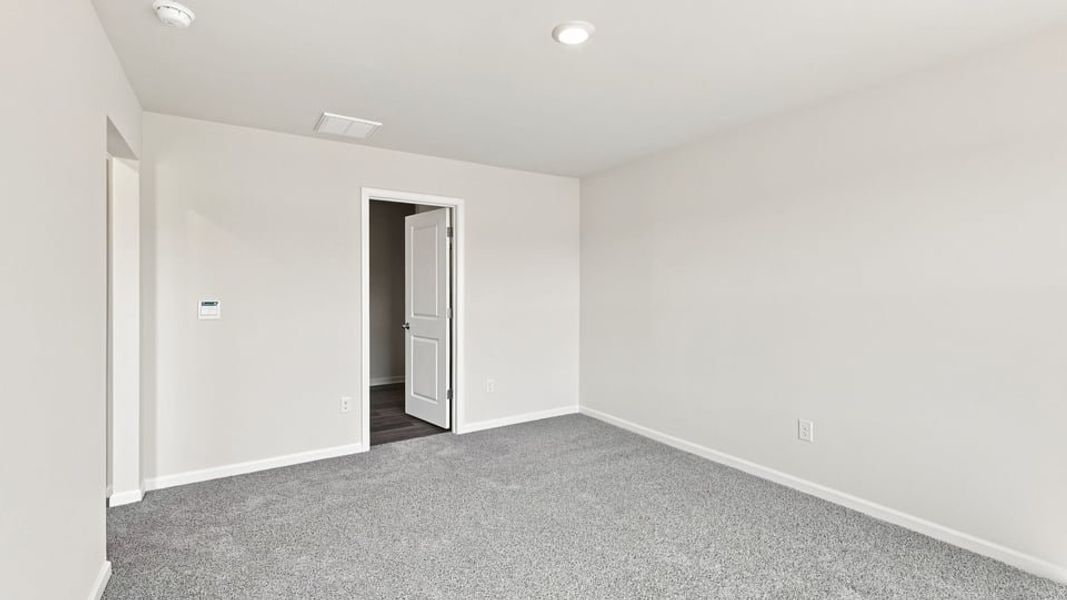 Spacious, unfurnished interior of a new home in Baxter Village, Boiling Springs (Image 31).