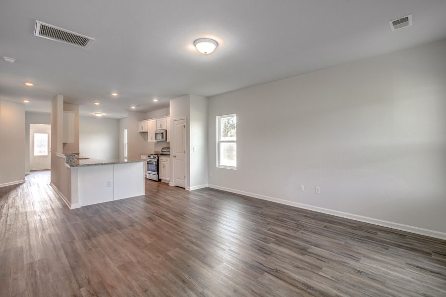 Spacious, unfurnished interior of a new home in , Summerville (Image 23).